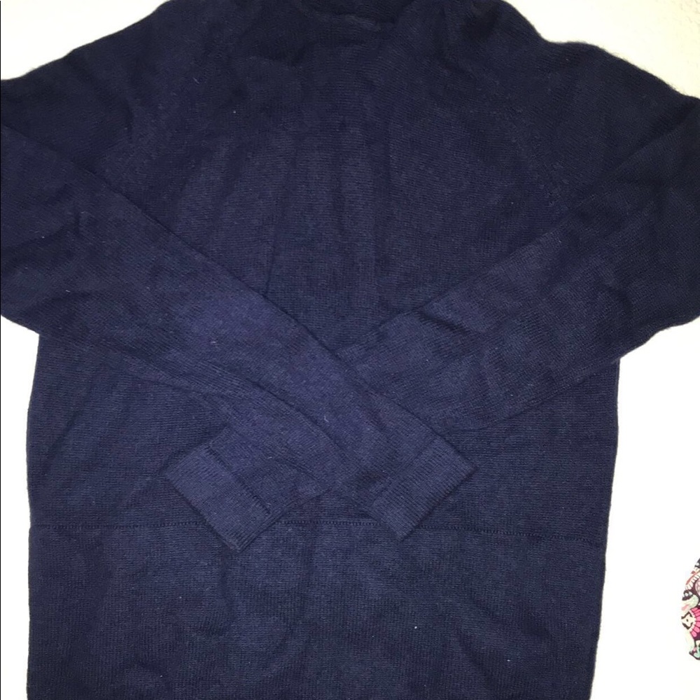 SUPER COMFORTABLE PULLOVER SWEATER.